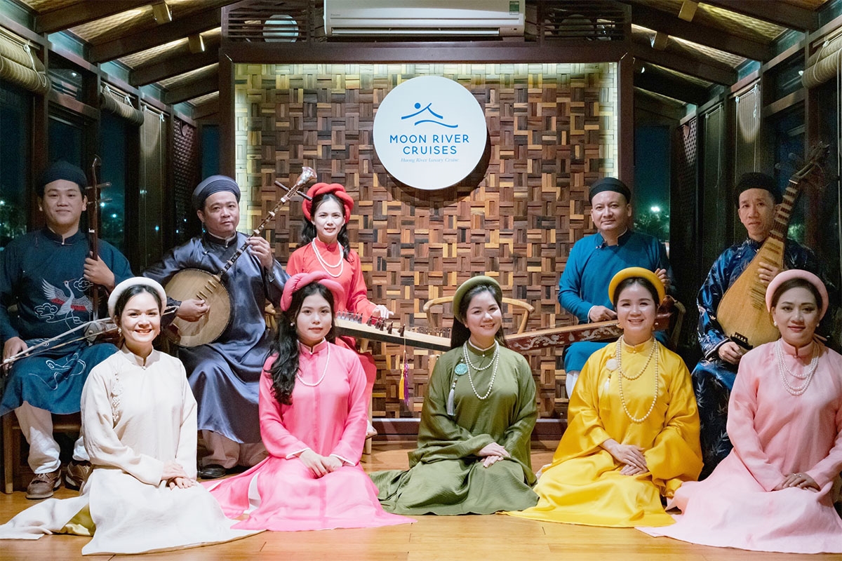 Ca Huế trên sông Hương