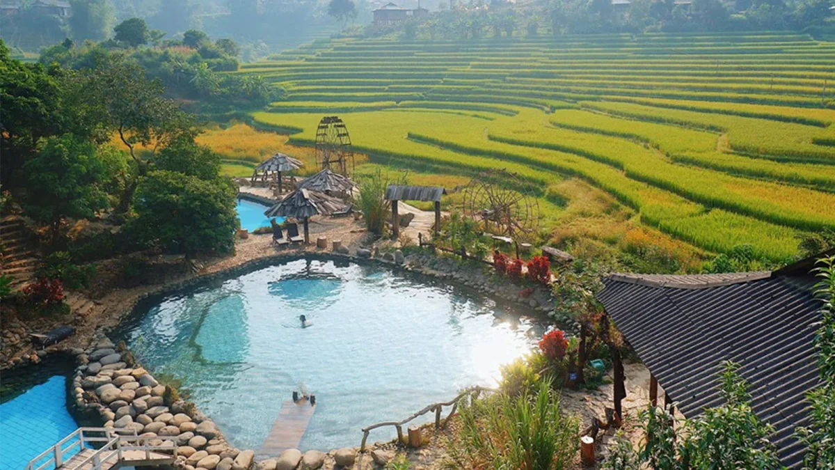 Suối khoáng nóng Trạm Tấu.