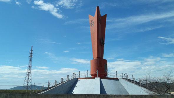 Tượng đài Chiến thắng sông Gianh,