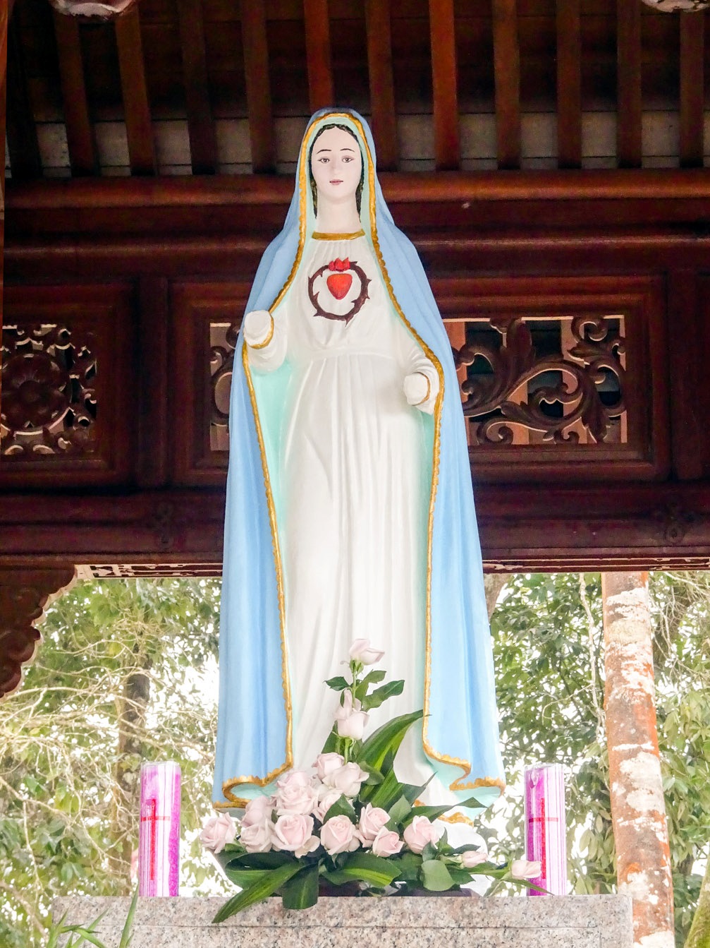 Tượng Đức Mẹ Măng Đen