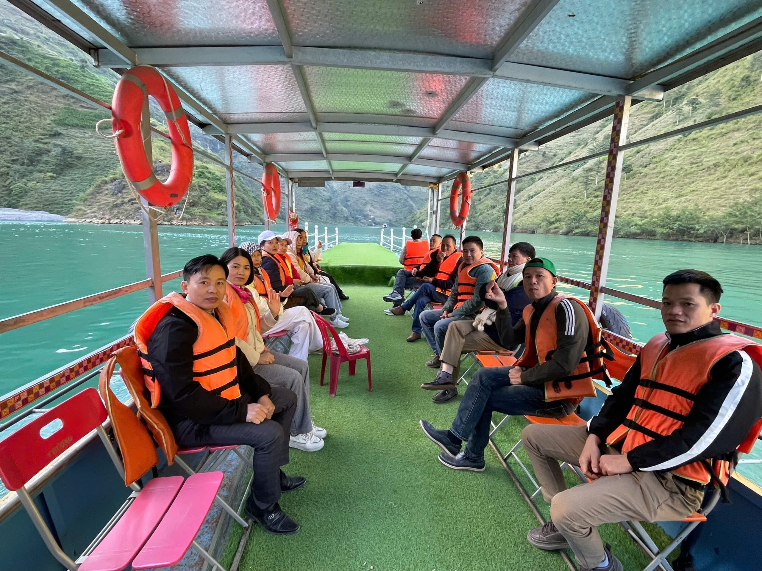 Du thuyền sông Nho Quế – Trải nghiệm khiến nhiều khách xúc động